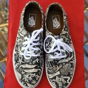 Like new  slightly used, in excellent condition